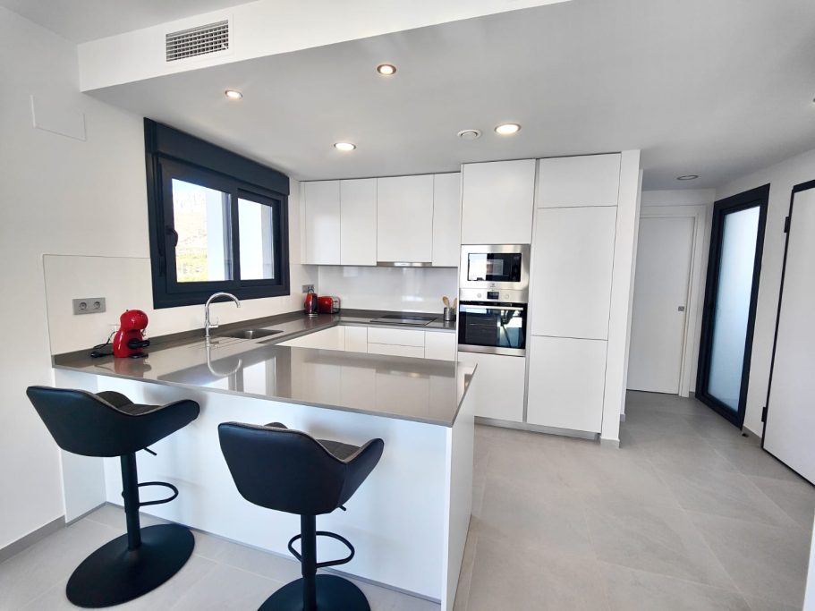 Appartement Eagle Tower Collection Signature – cuisine moderne équipée avec îlot central