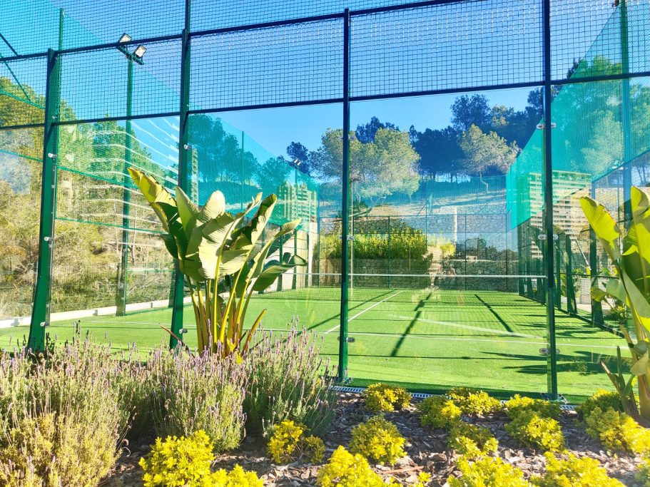 Appartement Eagle Tower Collection Signature – terrain de padel dans la résidence Eagle Tower à Benidorm