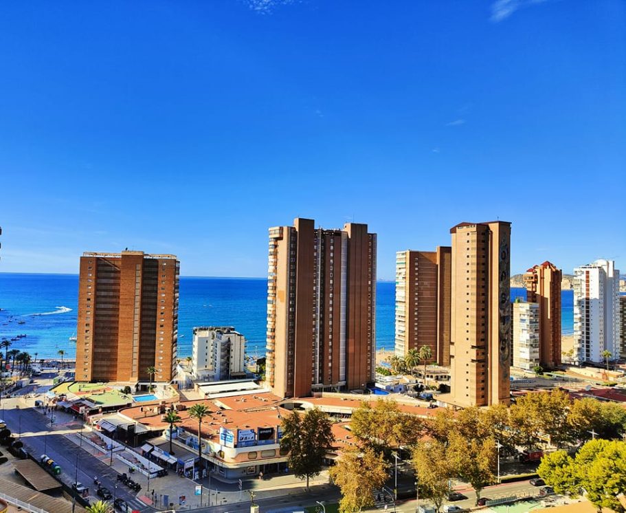 Vue spectaculaire depuis la pièce de vie Appartement d’angle avec vue spectaculaire depuis la pièce de vie et Playa Levante à 300 m, Benidorm