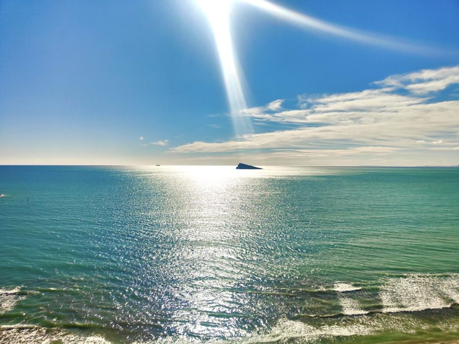 Loggia avec vue mer spectaculaire Appartement Veracruz Collection Signature avec loggia au 19e étage et vue mer panoramique sur l’île de Benidorm