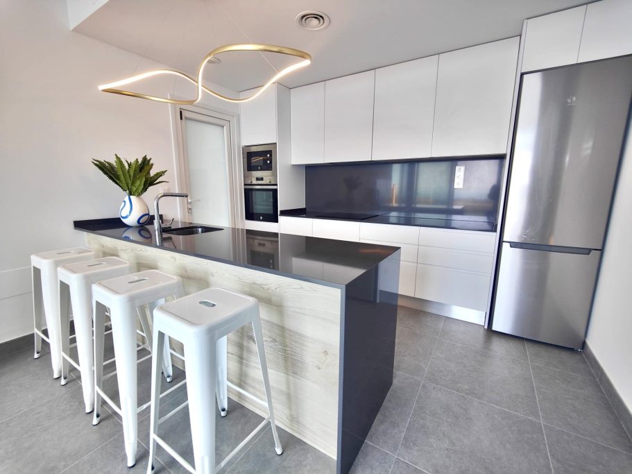 Cuisine ouverte moderne et équipée – villa haut de gamme Polop Hills