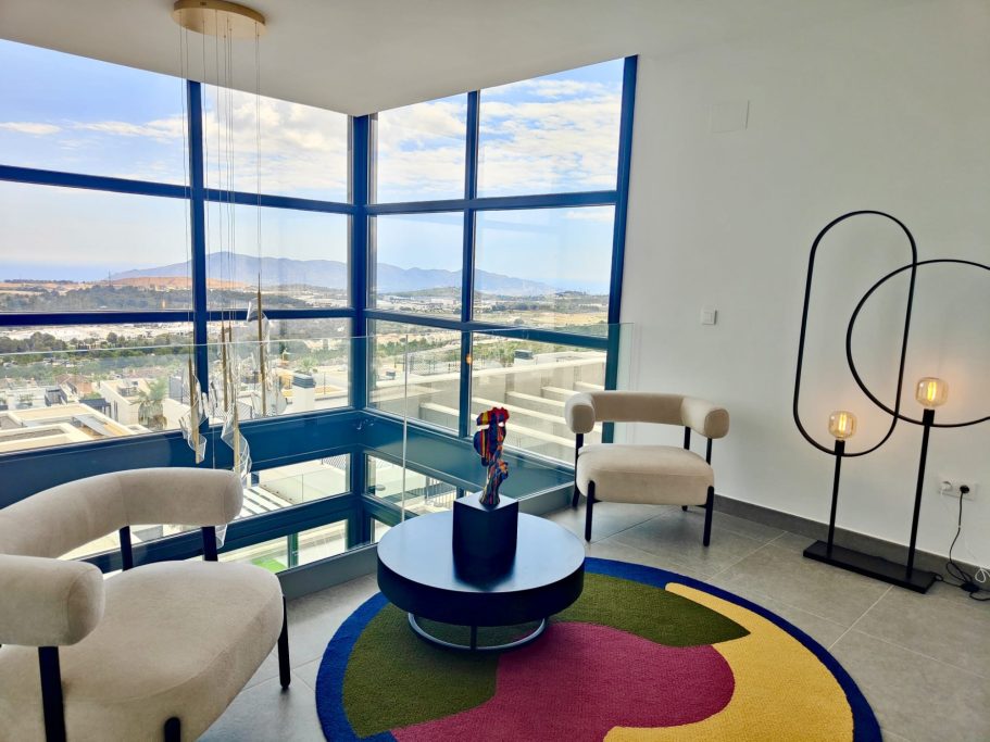 Hall d’entrée design avec grandes baies vitrées et vue panoramique – Collection Signature