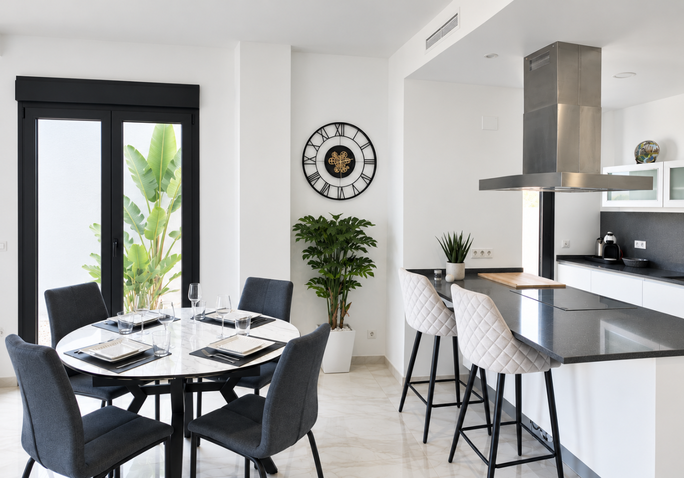 Cuisine moderne avec espace repas élégant – villa Don Benito Altos de Polop Costa Blanca