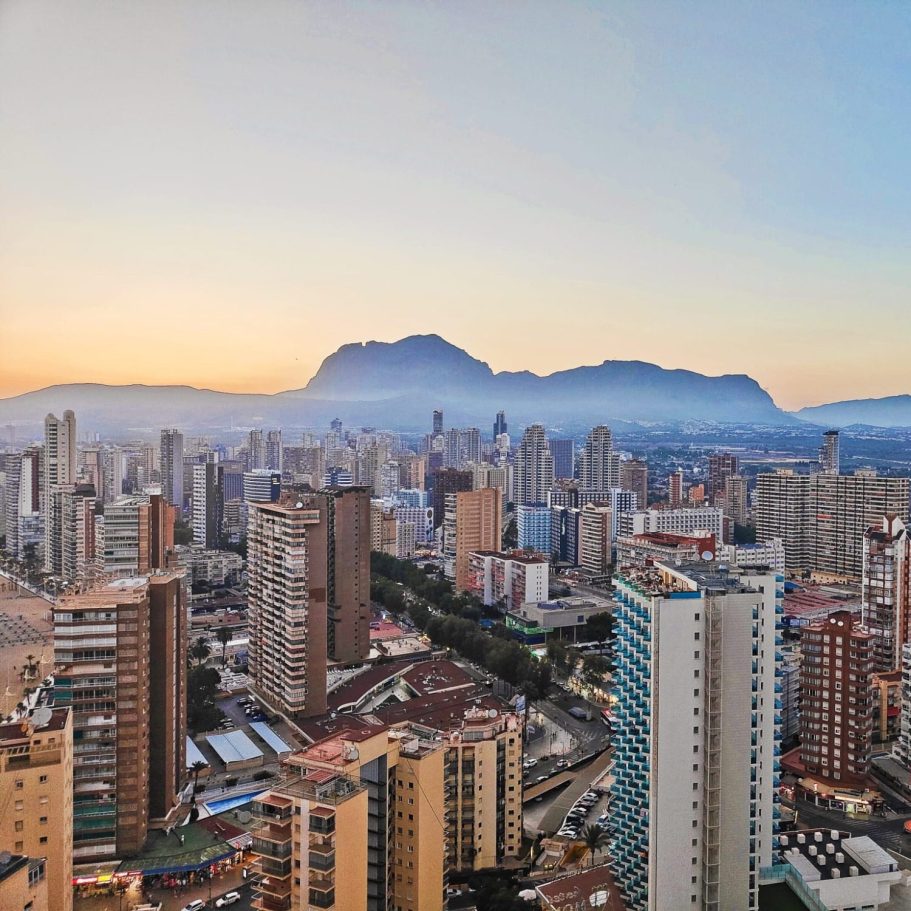 Skyline de Benidorm Skyline de Benidorm : vues panoramiques, tours emblématiques et architecture spectaculaire