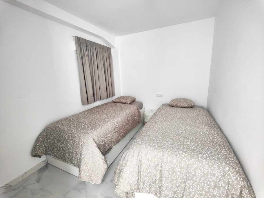 Chambre avec deux lits simples – appartement Veracruz Collection Signature Benidorm