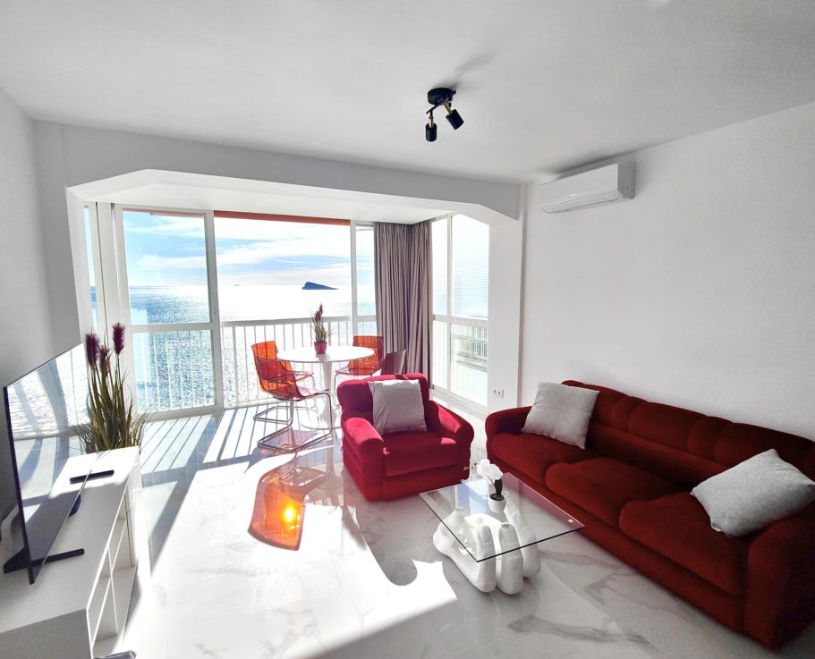 Appartement Veracruz Collection Signature – pièce de vie traversante avec salon, espace repas et vue mer