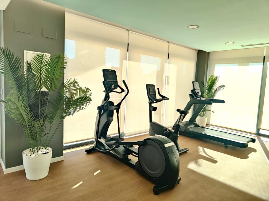 Appartement Eagle Tower Collection Signature – salle de sport moderne de la résidence à Benidorm