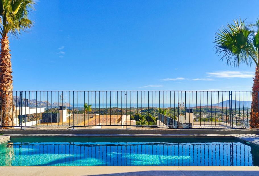 Piscine privée chauffée avec vue spectaculaire, villa Collection Signature
