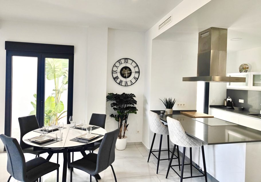 Cuisine moderne avec espace repas élégant – villa Don Benito Altos de Polop Costa Blanca