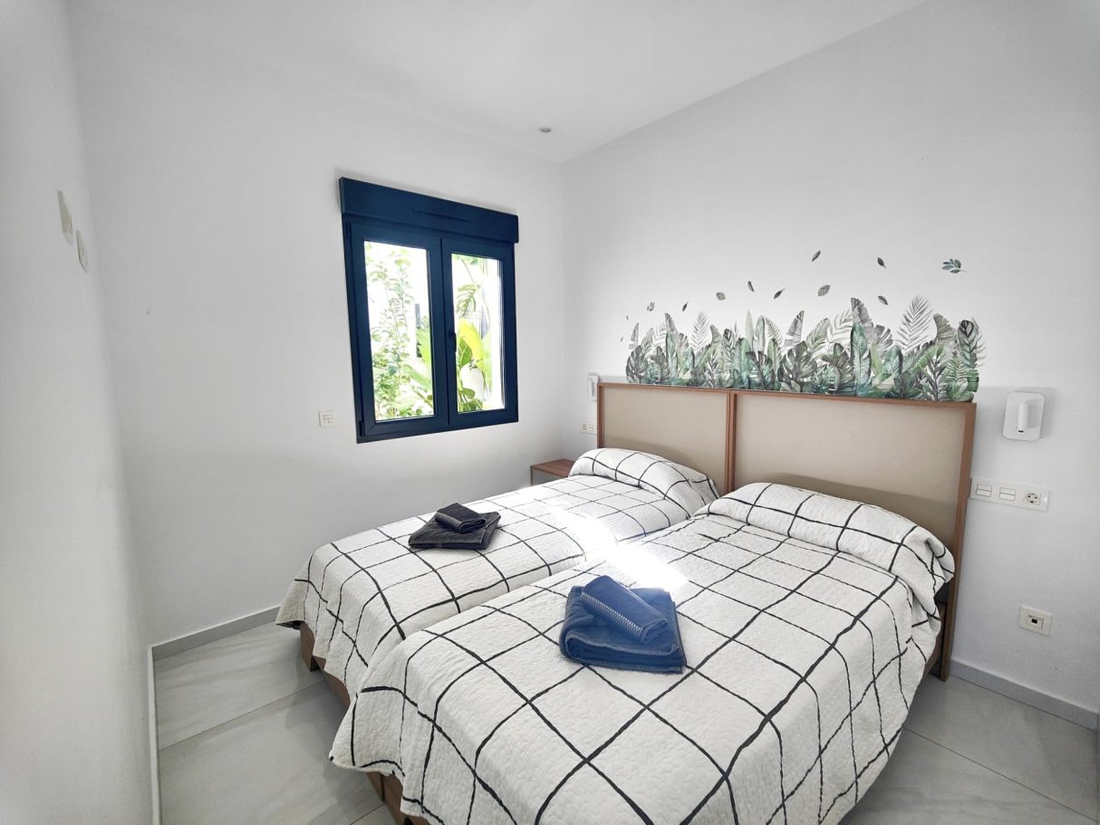 Chambre avec deux lits simples dans villa à Don Benito Altos de Polop