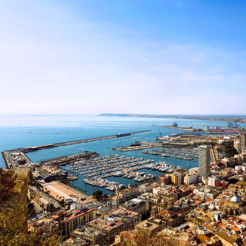 Balades et nature autour de Benidorm : parcs urbains, sentiers côtiers et pinèdes pour profiter du paysage méditerranéen