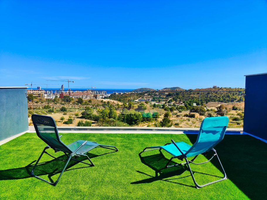 Rooftop panoramique avec vue spectaculaire Appartement avec rooftop panoramique et vue mer dégagée au Balcon de Finestrat près de Benidorm