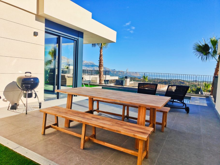 Terrasse avec espace repas, Polop Hills.