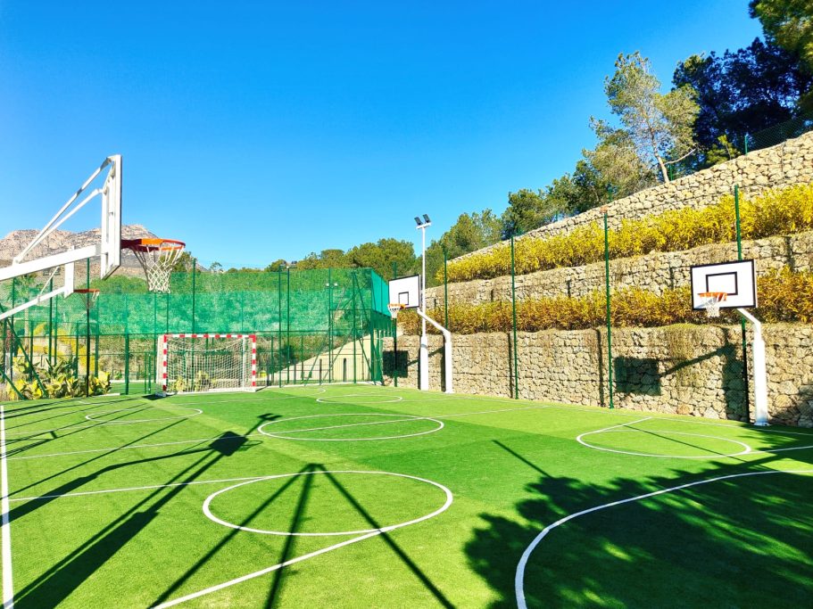 Appartement Eagle Tower Collection Signature – terrain multisport avec football et basket dans la résidence